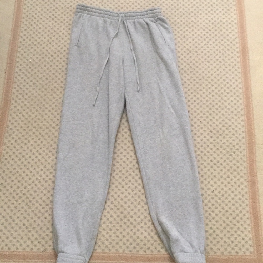 🏳️Brandy Melville tie up sweatpants🏳️